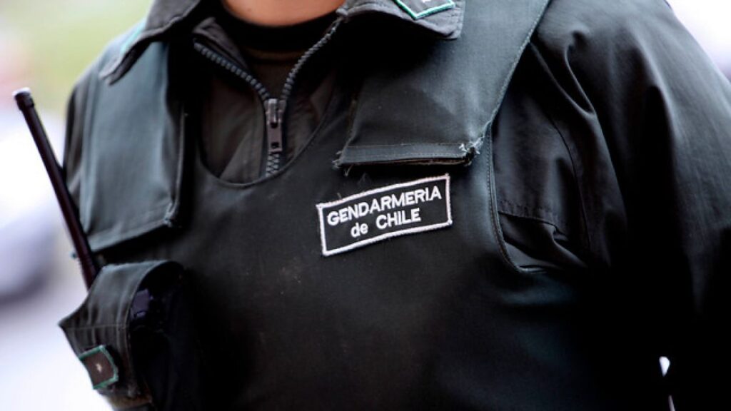 Se hicieron pasar por gendarmes”: audaz fuga de dos reos desde la Ex Penitenciaría de Santiago activa masivo operativo policial
