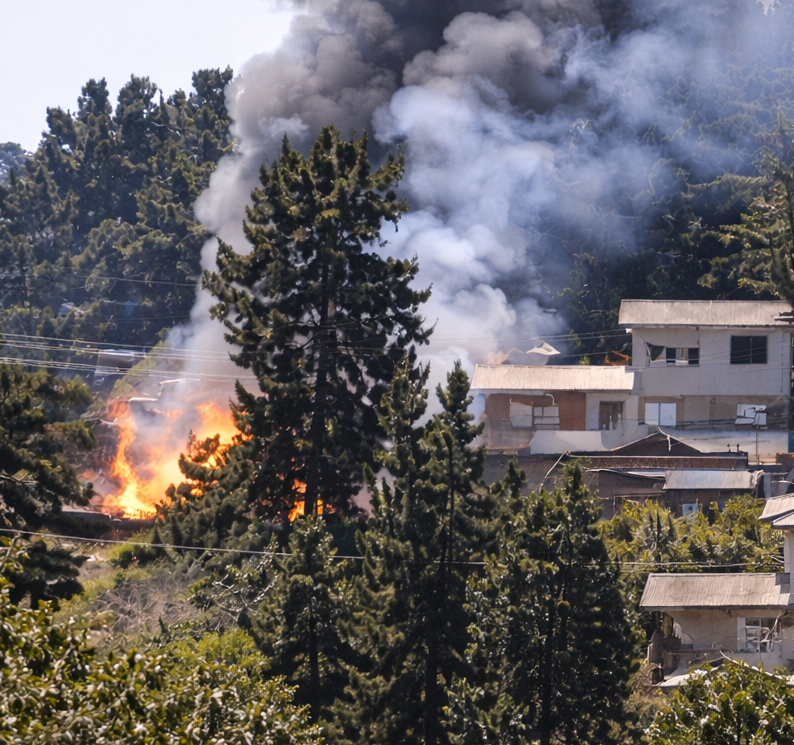 Incendio en Reñaca Alto obliga a decretar tercera alarma en Viña del Mar
