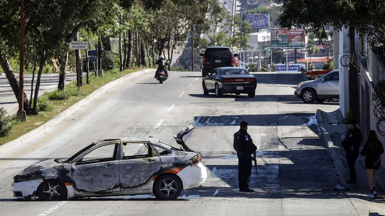 Tras la muerte de El Mencho, México vive jornada de violencia con bloqueos e incendios en 16 estados