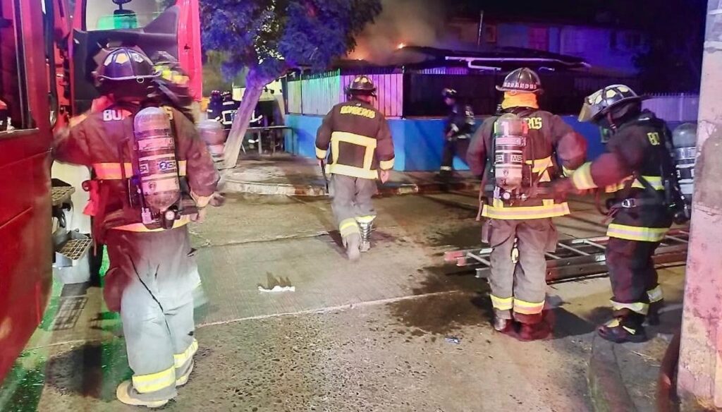 Cinco damnificados deja incendio estructural en Población Portales de Quillota