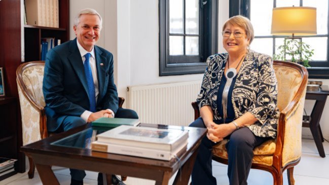 Encuentro entre Kast y Bachelet marca inicio de diálogo sobre rol internacional de Chile