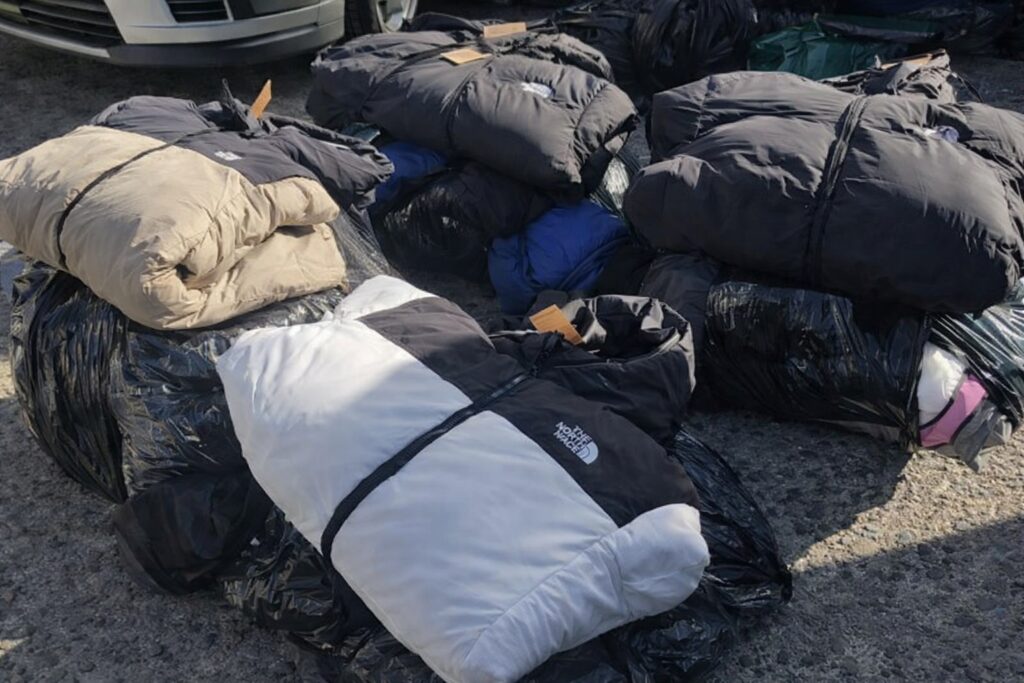 Desbaratan red que comercializaba ropa falsificada en Valparaíso