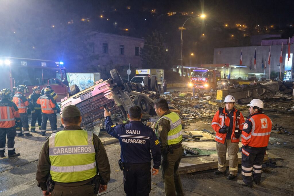 Volcamiento de camión en Valparaíso provoca cortes y desvíos en Ruta 68 y avenida Argentina