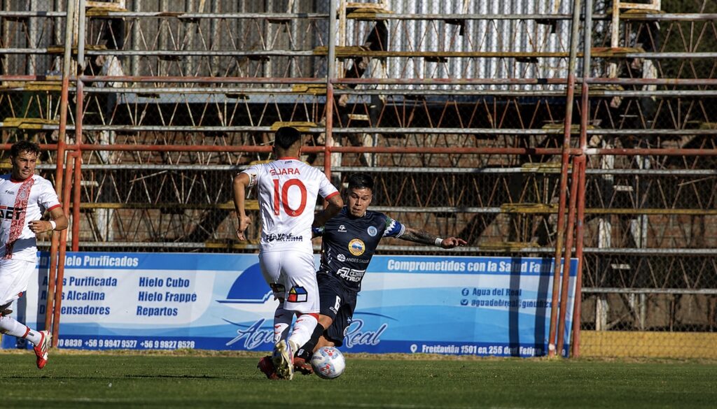 Unión San Felipe golpeó en el final ante Puerto Montt, volvió al triunfo en el Ascenso