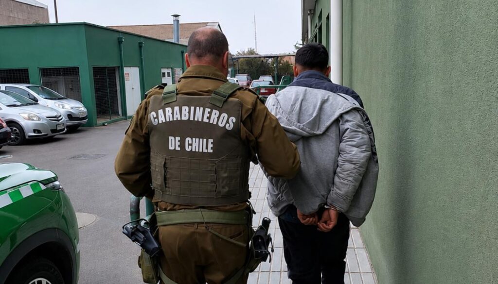Capturan en La Cruz a sujeto que entregó identidad falsa además mantenía 8 órdenes de detención vigentes