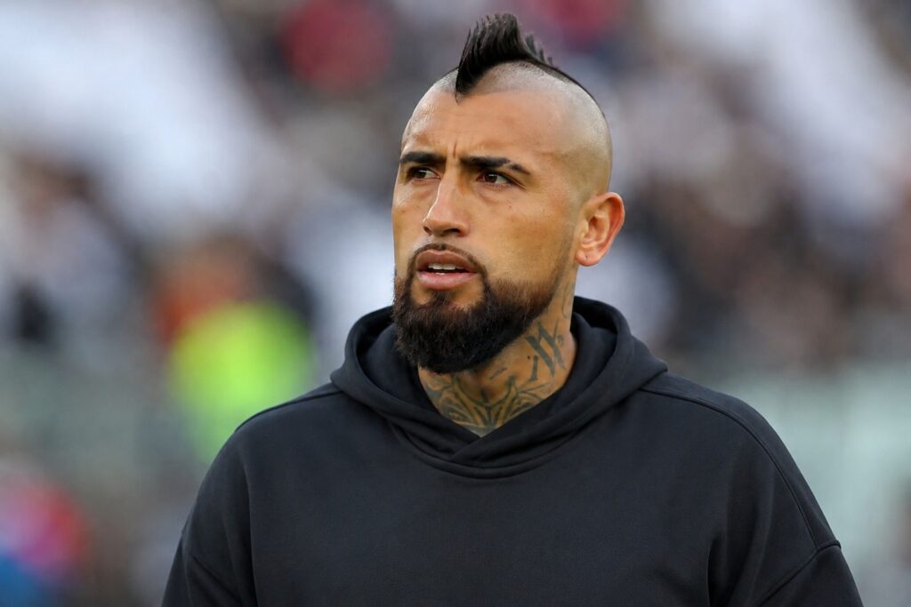 Arturo Vidal declara como testigo y devuelve $35 millones en investigación por robo