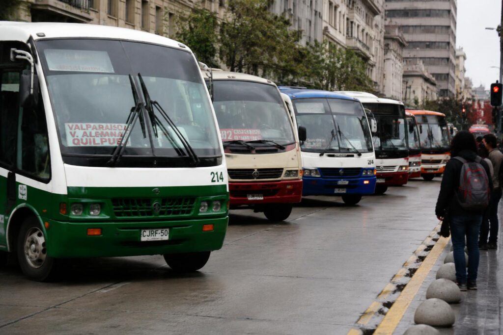 Conductores de locomoción colectiva logran acuerdo con el Ministerio de Transportes para financiar combustible