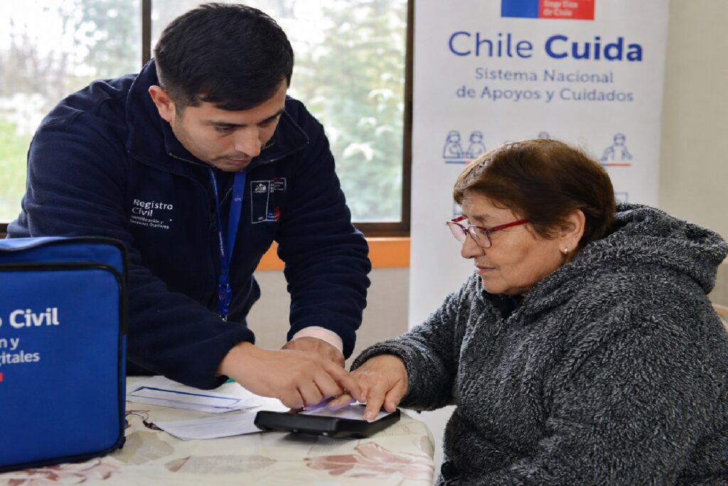 Registro Civil llevará trámites a domicilio para personas cuidadoras de la Región de Valparaíso