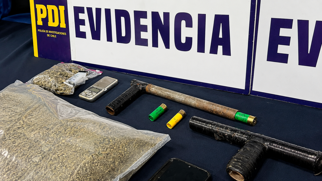 PDI detiene a cuatro personas por tráfico de drogas e incauta armas en operativo en San Antonio