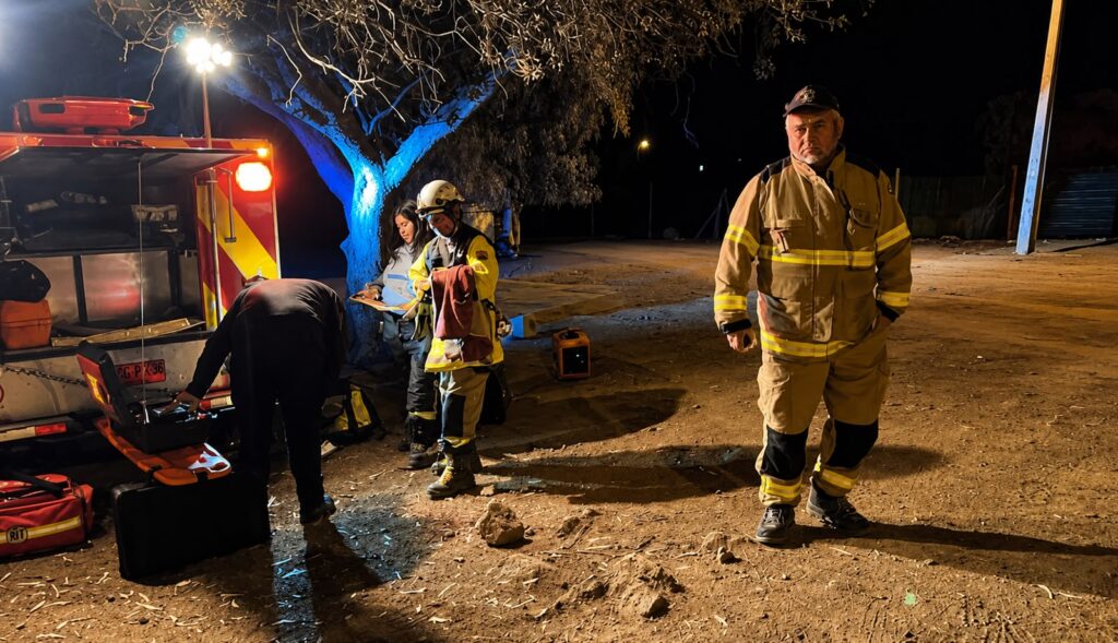 Rescatan a tres excursionistas extraviadas en cerro Los Corrales de Catemu tras operativo nocturno