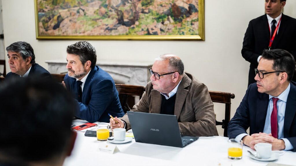 Mundaca exige avances concretos en descentralización tras reunión con Kast