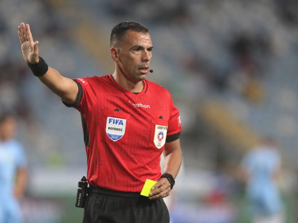 Juan Lara representará a Chile en el VAR del partido inaugural del Mundial 2026