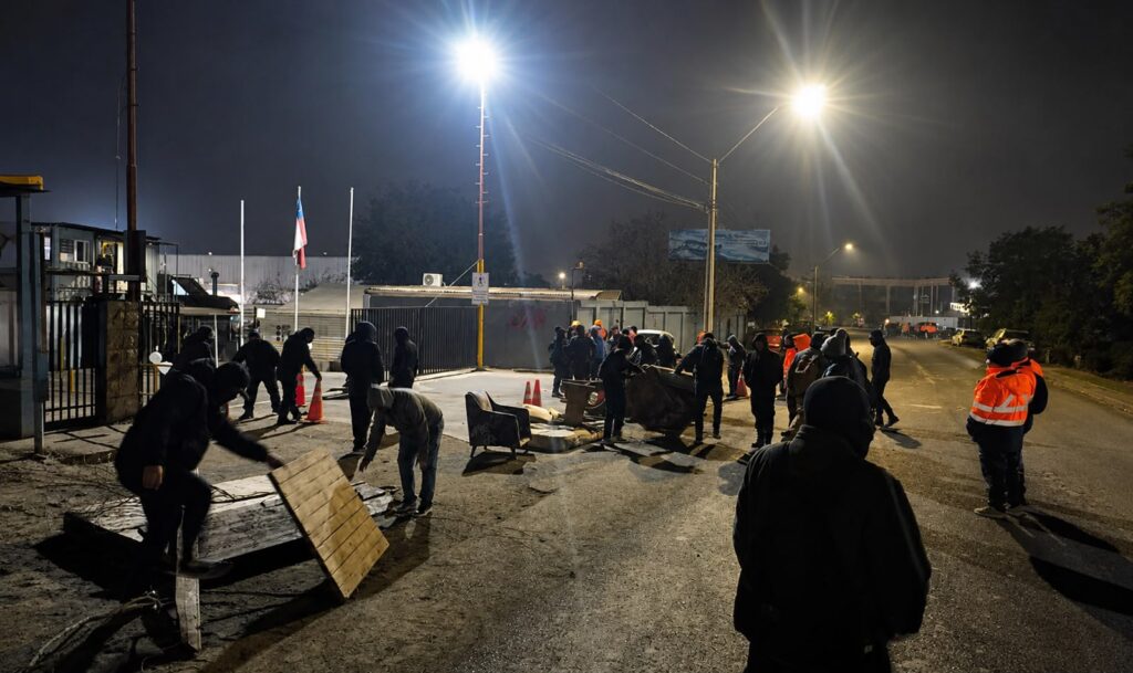 Huelga de trabajadores de Nexxo afecta accesos a División Andina de Codelco en Los Andes