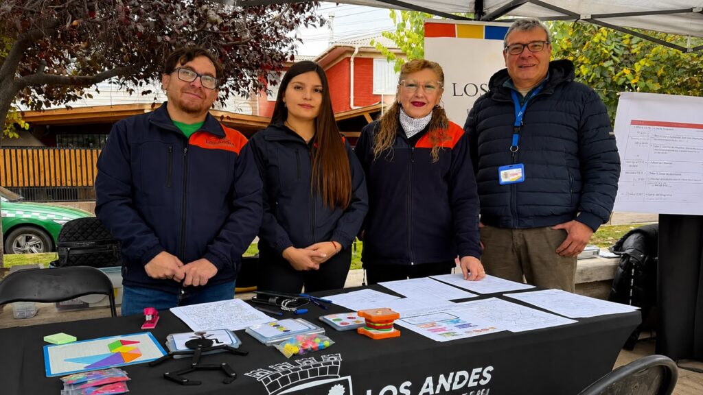 Feria de servicios acercó atención municipal a vecinos de Villa Los Acacios