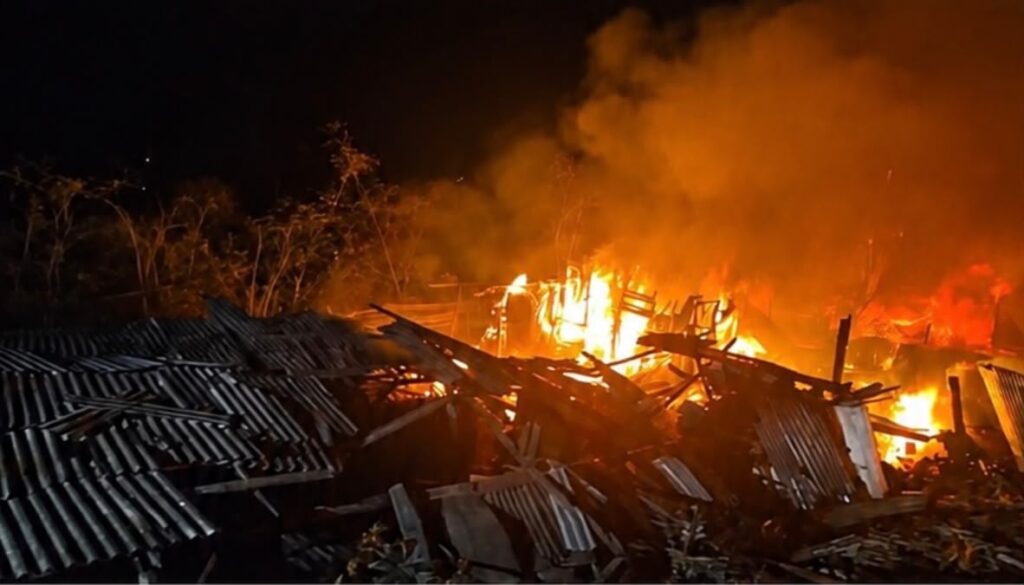 Incendio en Quillota consume dos mediaguas cerca del río Aconcagua
