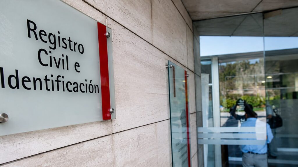 Registro Civil entregó cédulas con residencia definitiva a migrantes que no cumplían requisitos