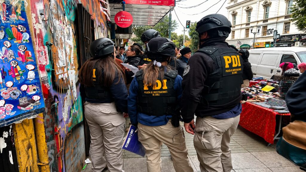 PDI denuncia a 13 extranjeros por infracciones migratorias tras operativo en Valparaíso