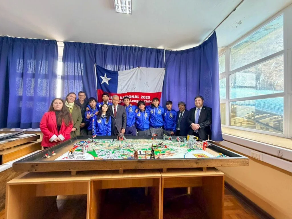 Taller de Robótica R2D2 de Valparaíso representará a Chile en competencia internacional en Corea