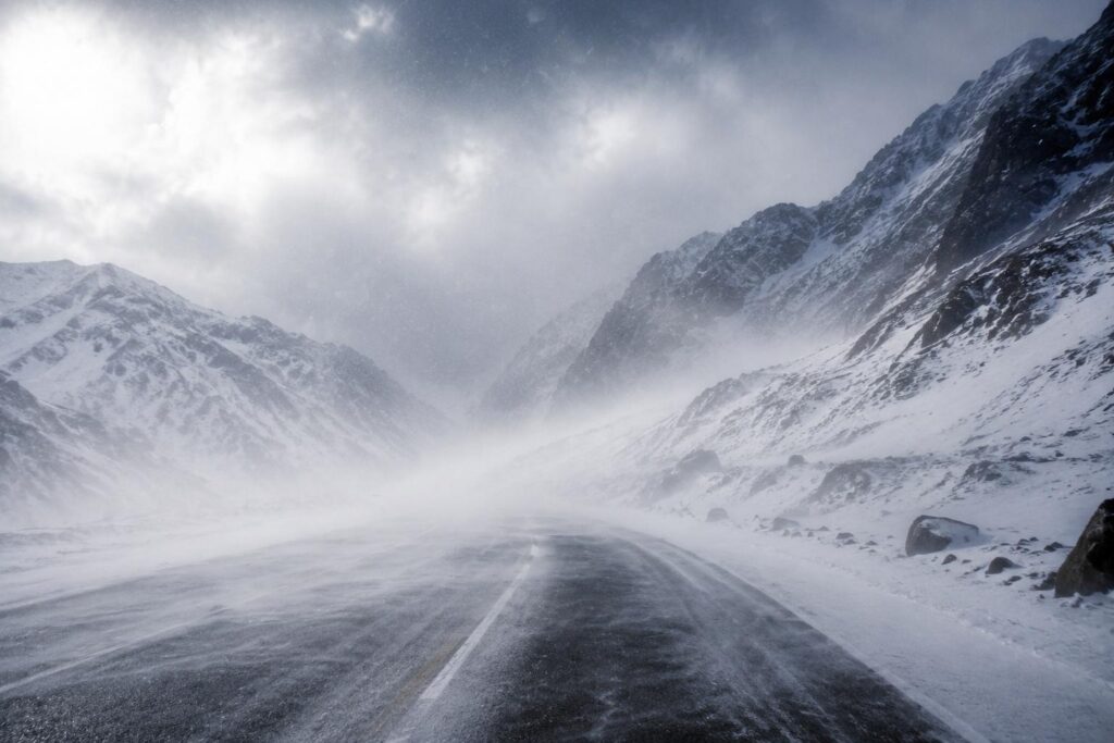 Aviso de Viento y Posible Viento Blanco en la Cordillera