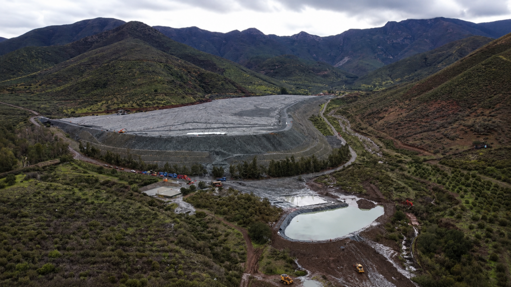Suspenden captación de agua en cuatro APR de Petorca por posible derrame de relave en Cabildo