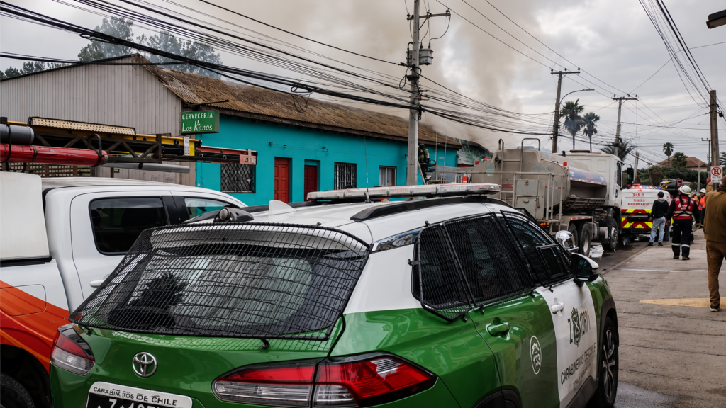 Incendio destruye vivienda y local comercial en Avenida 21 de Mayo de Quillota