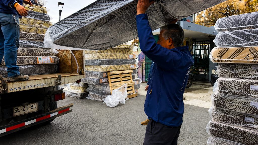 Gobierno entrega cerca de 10 mil insumos a municipios de Valparaíso para reforzar respuesta al sistema frontal