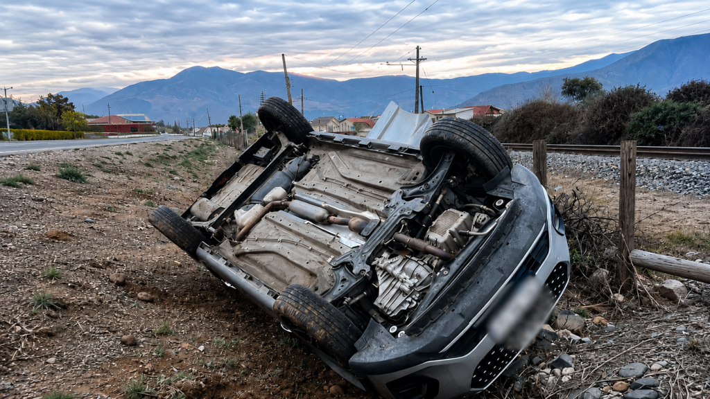 Volcamiento en Ruta 60CH deja una persona con lesiones leves en La Calera