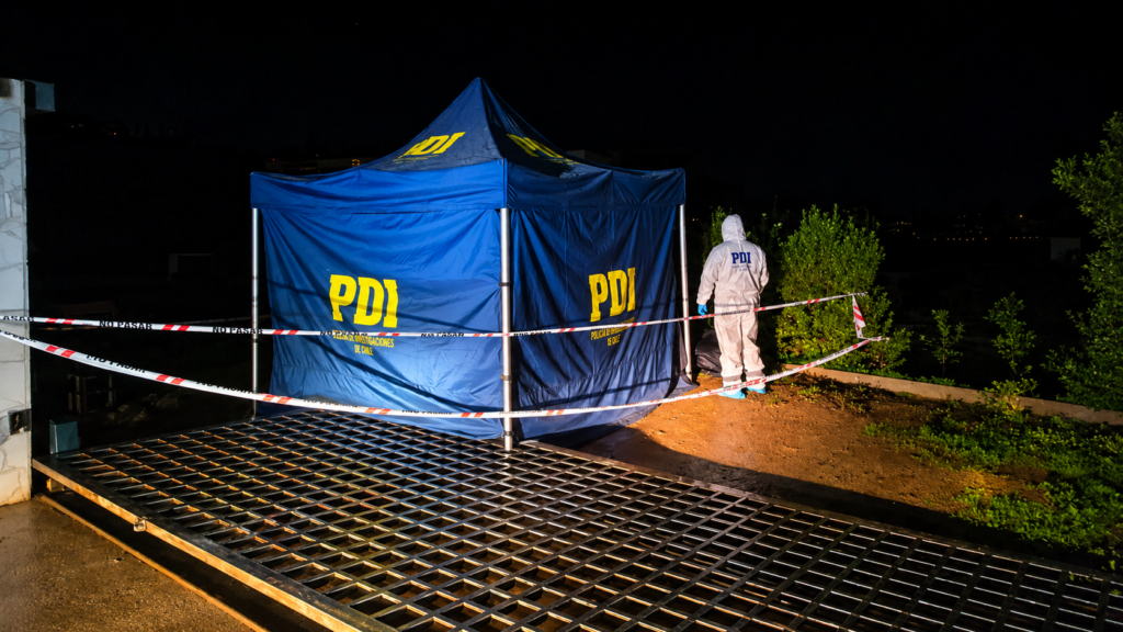 Mujer murió tras colapso de portón de condominio en Limache