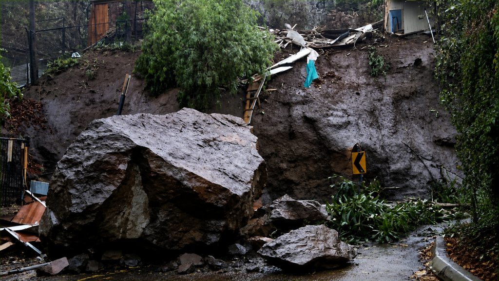 Aluvión daña vivienda en Putaendo tras colapso de ladera