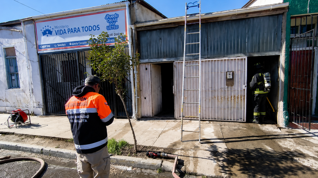 Incendio en Quillota daña parcialmente local comercial del centro