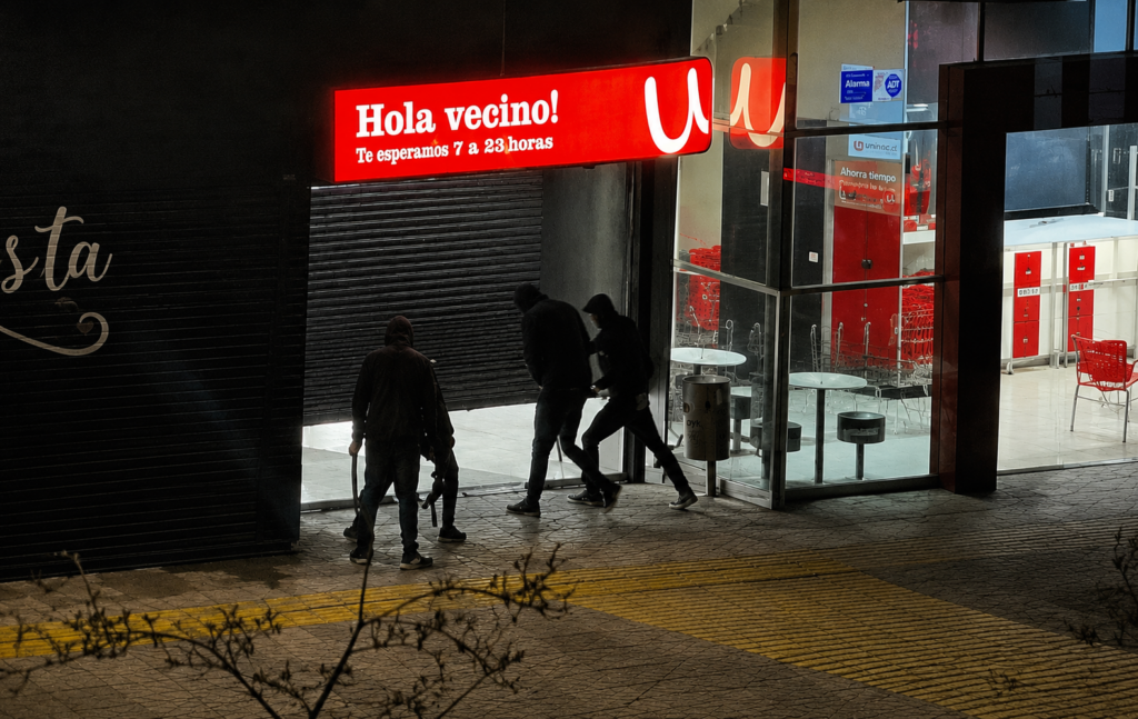 Cuatro detenidos por violento robo a supermercado en Reñaca