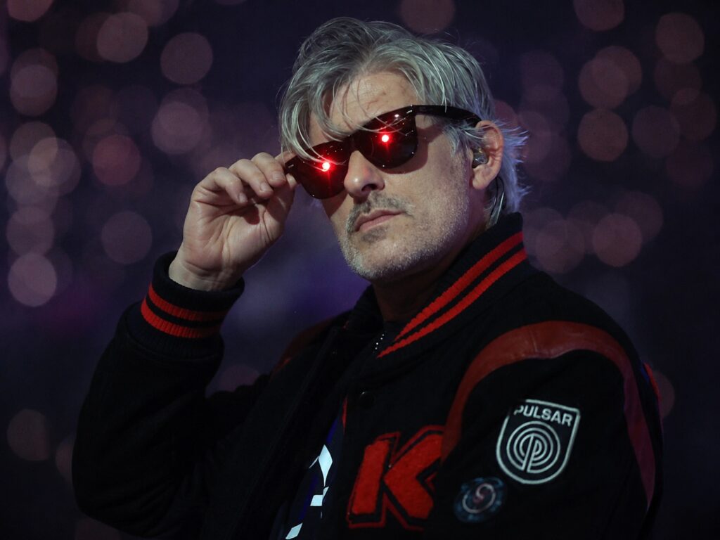 Muere Kavinsky a los 50 años: el DJ francés fue hallado sin vida en su casa de París