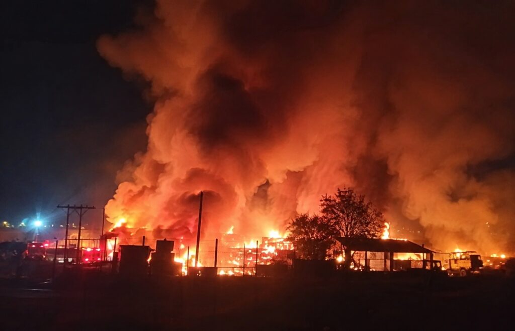 Incendio de gran magnitud en La Cruz moviliza a Bomberos de varias comunas