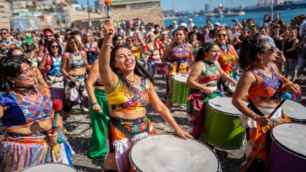 Carnaval Mil Tambores 2026 en Valparaíso: más de 10 mil artistas y una inédita apertura en el mar