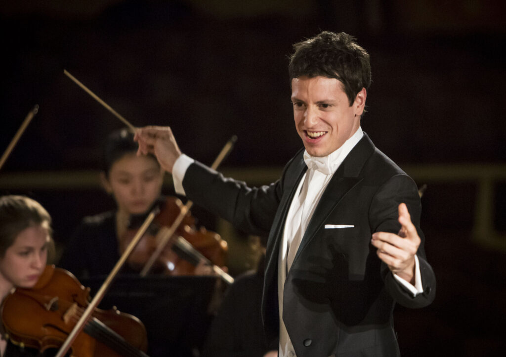 Paolo Bortolameolli dirigirá a 78 jóvenes músicos en conciertos gratuitos de la Orquesta Sinfónica Nacional Juvenil