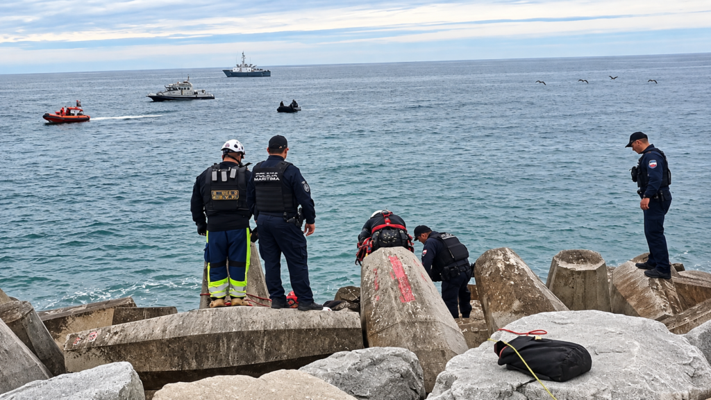 Hallan cadáver en roqueríos cercanos a avenida Perú en Viña del Mar