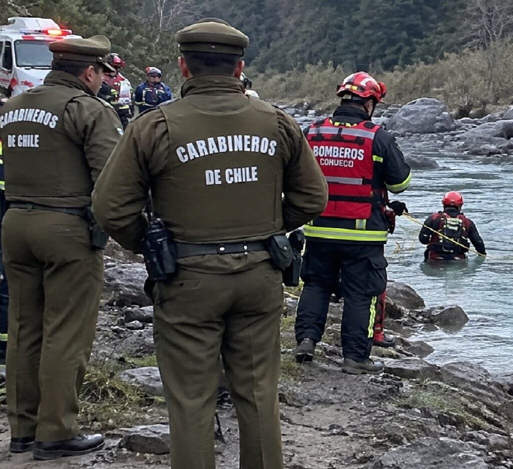 Encuentran vehículo sumergido en el río Cato y equipos de emergencia buscan esclarecer qué ocurrió