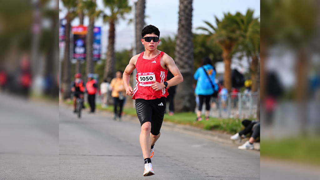 Joven de Pullally gana su categoría en los 21K de la Maratón de Viña del Mar