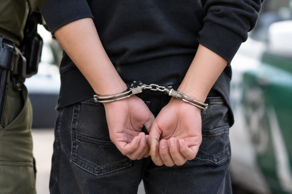 Detienen a dos adolescentes de 15 años por robo en terminal de buses de Valparaíso: los vinculan con grupo “La Jauría”