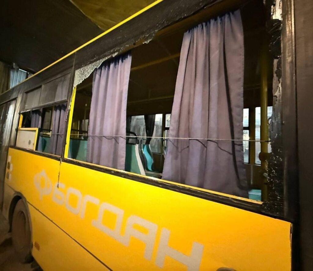 Ataque ruso en Kramatorsk deja al menos 30 muertos tras impactar un autobús de pasajeros en Donetsk